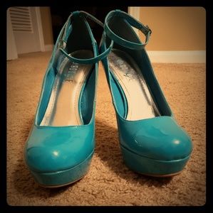 Turquoise platform pumps sz 9